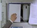 Mi�o�� w biurze