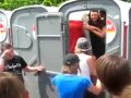 Toi toi i 18 ochotnik�w
