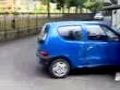 Dziadek parkuje samoch�d