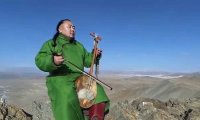 Piękne góry, gardłowy śpiew, nietypowy instrument - Mongolia