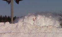 Kanadyjski pociąg pruje przez śnieg