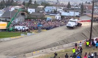 50 metrów lotu ciężarówką - rekord świata!