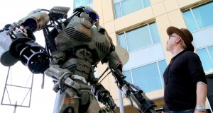 Gigantyczny robot na Comic Con 2013