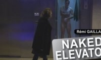 Remi Gaillard nago w windzie [cenzura]