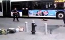 Gdy pies zaatakuje policjanta w USA...
