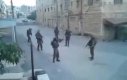 Izraelscy żołnierze tańczą