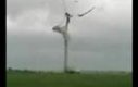 Rozpadająca się elektrownia wiatrowa