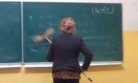 Ścieranie tablicy w polskiej szkole