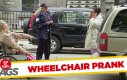 Ukryta kamera - niepełnosprawny ciągnięty za samochodem