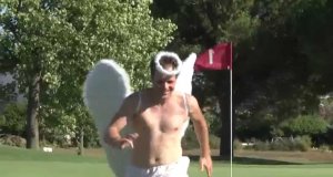 Anioł i diabeł na polu golfowym (Rémi Gaillard)
