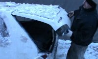 Jak w zimę otworzyć samochód