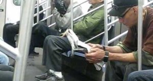 Czyszczenie obuwia w metrze