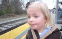Dziecko widzi po raz pierwszy pociąg