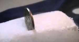 Co się dzieje z monetą w suchym lodzie