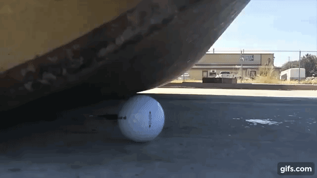 Niezniszczalna piłeczka golfowa