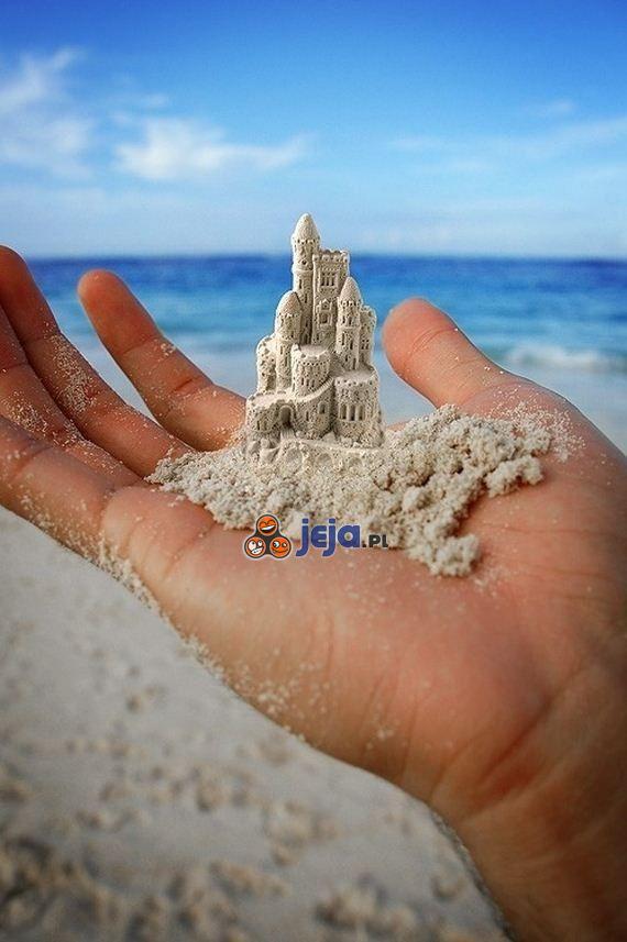 Miniaturowy zamek z piasku