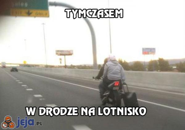 Tymczasem w drodze na lotnisko