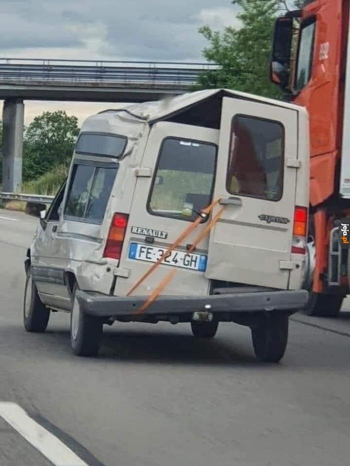 Nie mam zielonego pojęcia jakim cudem to przeszło przegląd