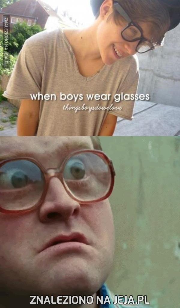 Gdy chłopcy noszą okulary