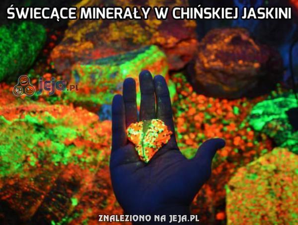 Świecące minerały w chińskiej jaskini