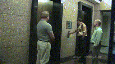 Czekasz sobie spokojnie na windę, a tu...
