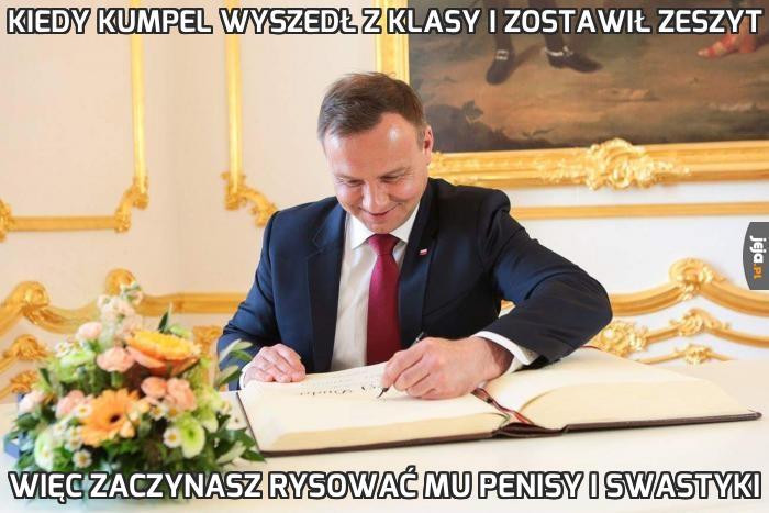 Kiedy kumpel wyszedł z klasy i zostawił zeszyt