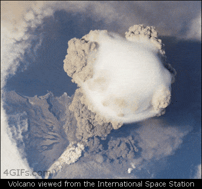 Wybuch wulkanu obserwowany ze stacji kosmicznej