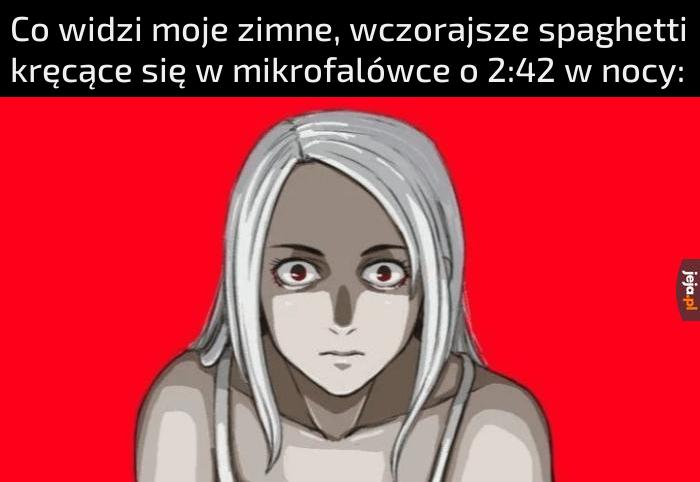 Nawet nie moczę makaronu tylko jem sklejony z sosem u góry
