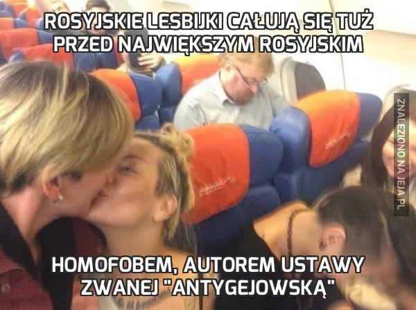 Rosyjskie lesbijki całują się tuż przed największym rosyjskim