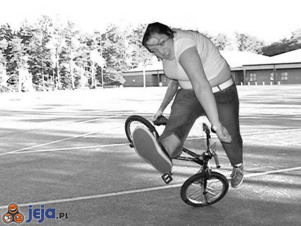 Mosh Girl i triki na rowerze