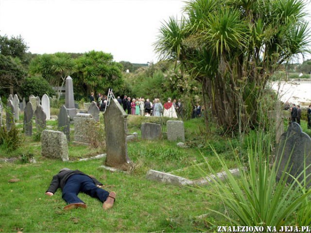 Martwi ludzie na cmentarzu
