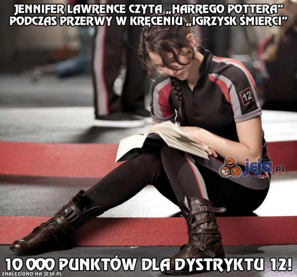 Jennifer Lawrence czyta "Harrego Pottera"
