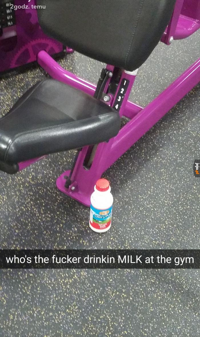 Kto normalny pije mleko na siłowni?
