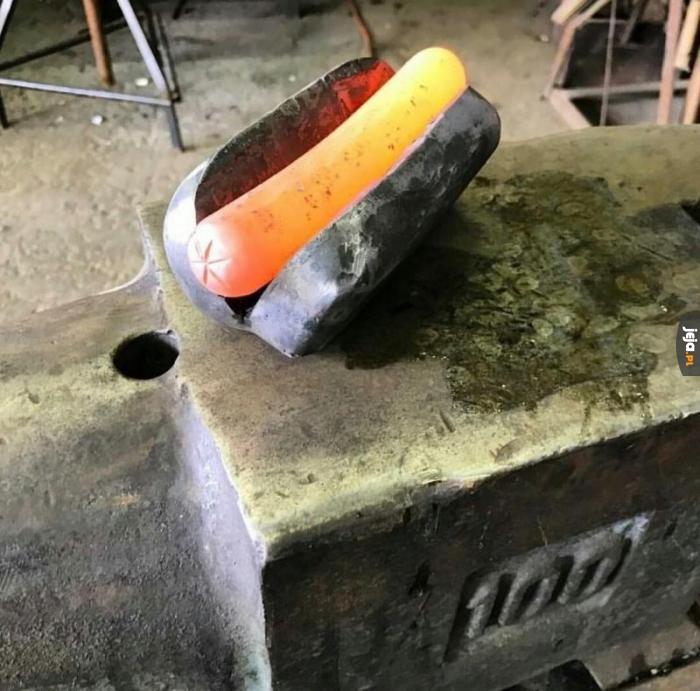 Metalowy hot-dog