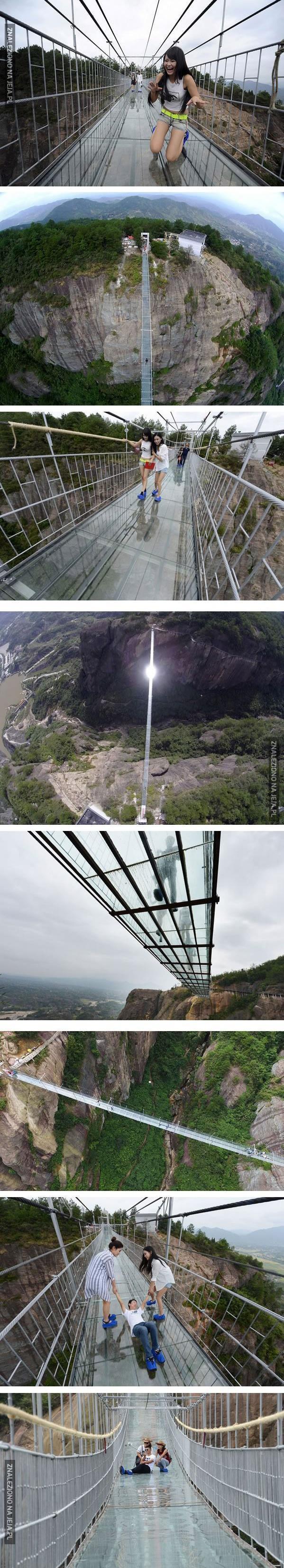 Najdłuższy szklany most na świecie - Chiny