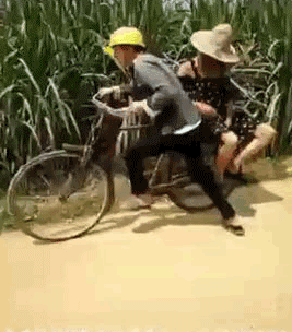 Kiedy pijany podwozisz swoją dziewczynę na rowerze