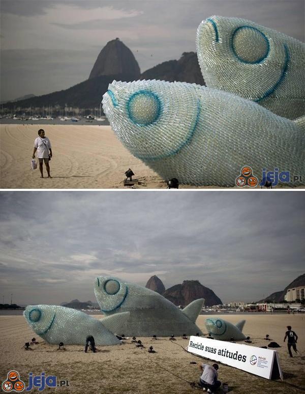 Gigantyczne rzeźby ryb ze zużytych plastikowych butelek