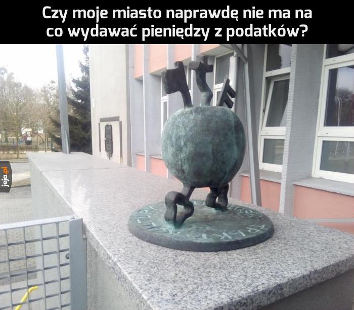 Kolejny dziwny pomnik