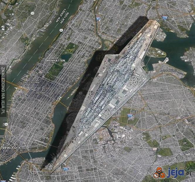 Super Star Destroyer na tle Manhattanu