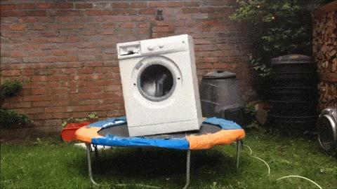Pralka + cegły + trampolina