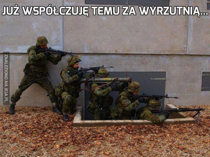 Już współczuję temu za wyrzutnią...