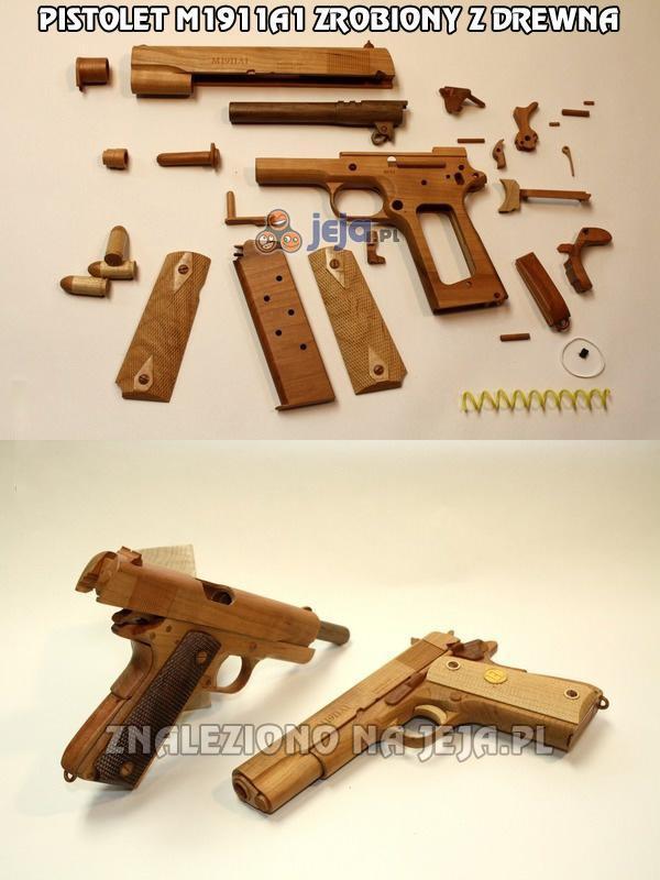 Pistolet M1911A1 zrobiony z drewna