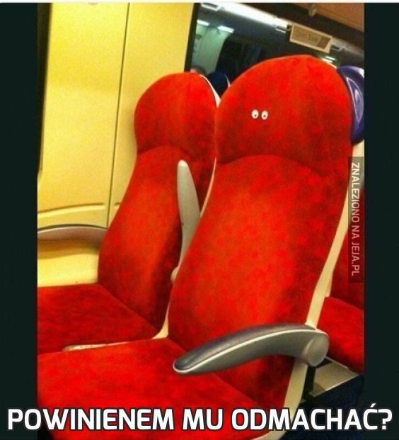 Powinienem mu odmachać?