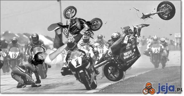 Mosh Girl na motocyklu