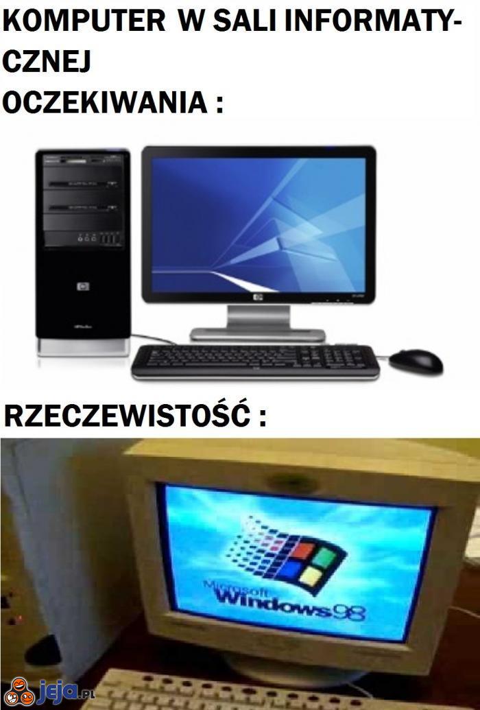 Komputer w sali informatycznej