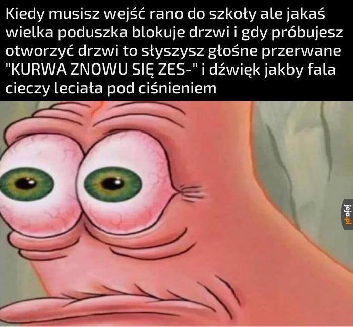 Czy ta poduszka ma pępek pod tą poszewką...?