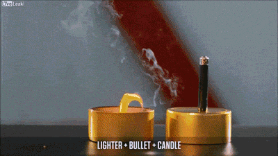 Pocisk trafia w zapalniczkę stająca obok świeczki