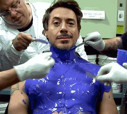 Tony Stark podczas make upu