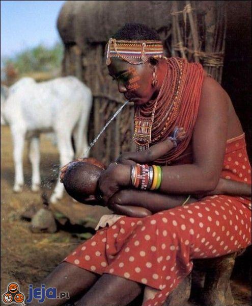 Jak się myje dziecko w Afryce