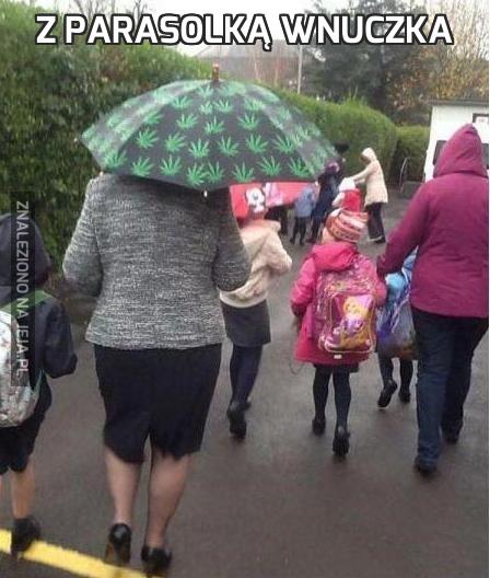 Z parasolką wnuczka